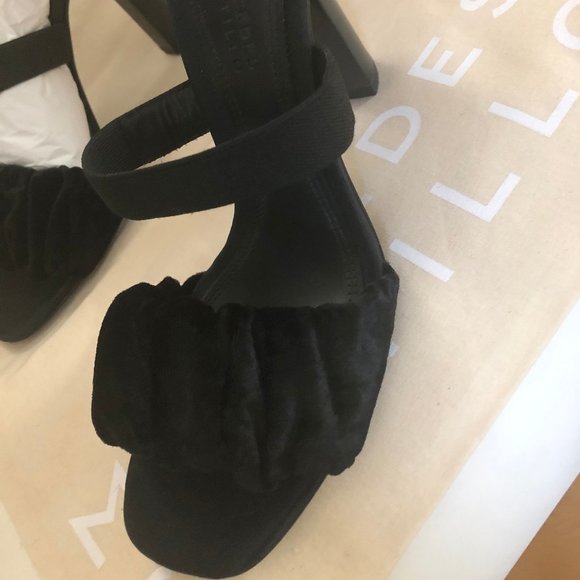 Brand New Classy Mercedes Castillo Sandals - Picture 2 of 2